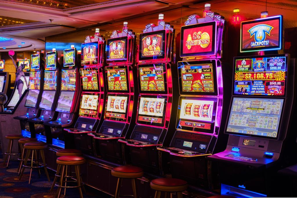 老虎機專業指南：遊戲機制、下注策略與高勝率技巧